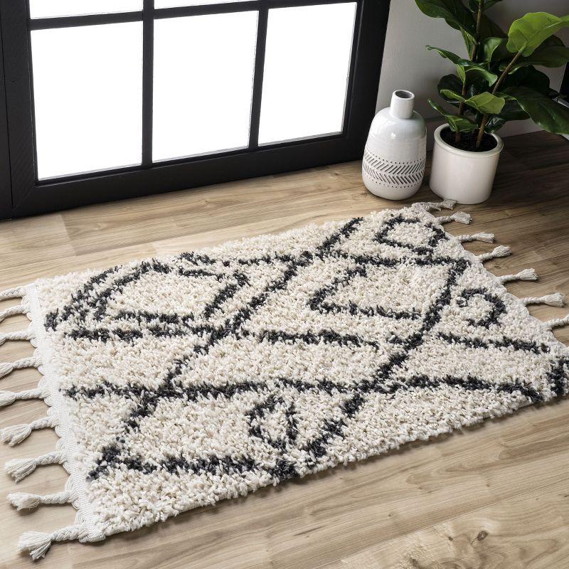 Nuloom Nieves Moroccan 3x5 Accent Indoor Area Rug for Living Room Bedroom Dining Room Entryway, Off White/Dark Grey