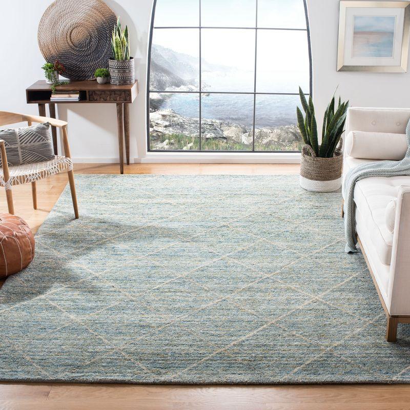 Hand-loomed Tranquility Blue Round Wool Area Rug - 59"