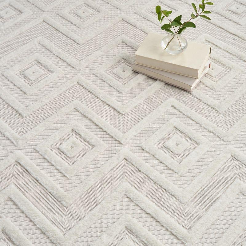 Ivory Diamond Easy-Care 9' x 12' Synthetic Indoor/Outdoor Rug