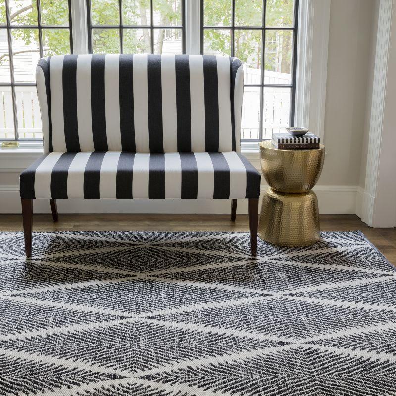 River Beacon Handwoven Indoor / Outdoor Rug by Erin Gates - 3'6" x 5'6"