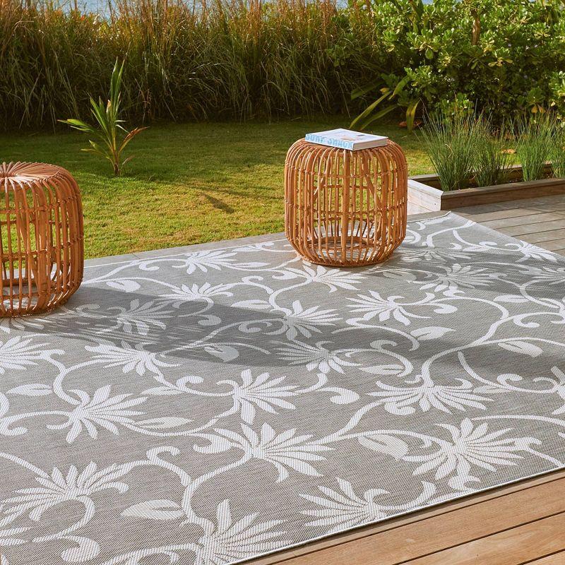 Reyn Spooner Kona Polynesian Pareau Gray/Ivory Floral Flatweave Indoor/Outdoor Area Rug