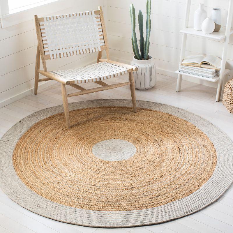 Braided BRD910 Hand Woven Indoor Area Rug - Beige/Natural - 5' Round - Safavieh