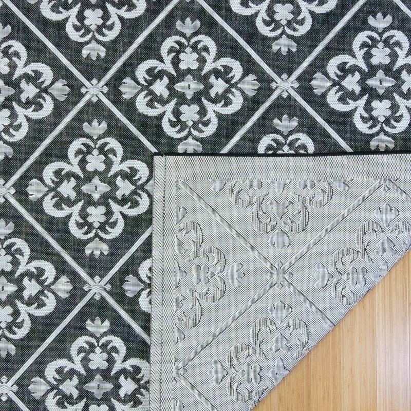 Black and White Trellis 5' x 7' Synthetic Indoor/Outdoor Rug