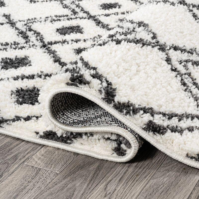 3'x5' Caimari Moroccan Diamond Shag Area Rug, White/Black - JONATHAN Y
