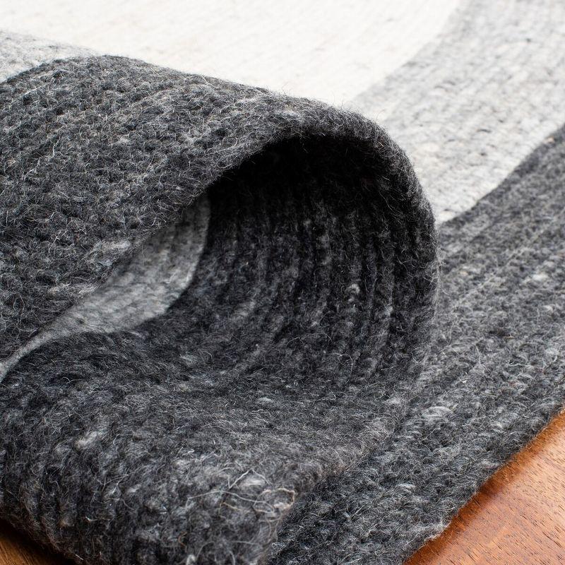 Braided BRD903 Hand Woven Indoor Area Rug - Grey/Ivory - 5' Round - Safavieh