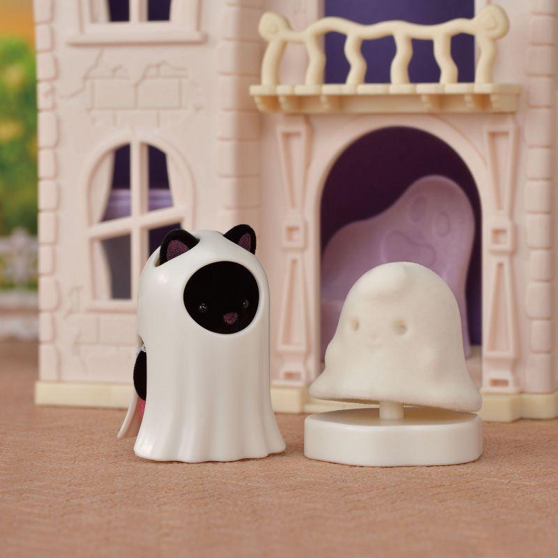 Calico Critters Spooky Surprise House, Dollhouse Playset with Collectible Doll Figure