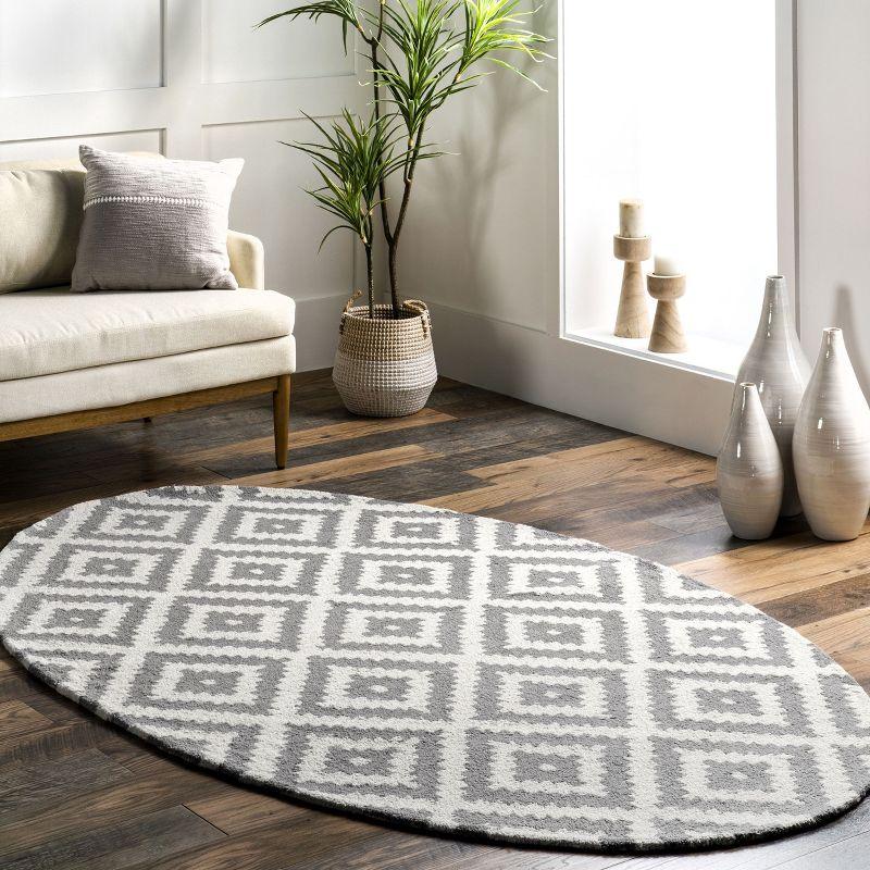 Handmade Light Grey Wool Oval 4' x 6' Geometric Rug