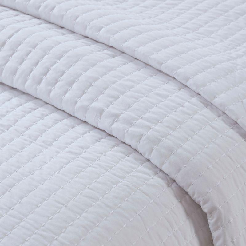 Cozy Farmhouse Full/Queen White Microfiber Reversible Quilt Set