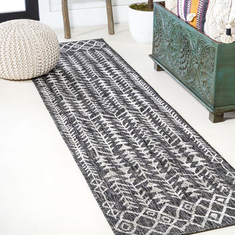 Tokay Bohemian Inspired Geometric Indoor/Outdoor Area Rug - JONATHAN Y