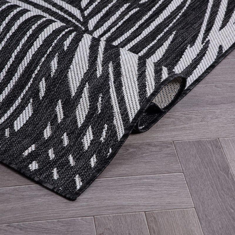 Black and Gray Floral Flat Weave Indoor/Outdoor Rug 2'x3'