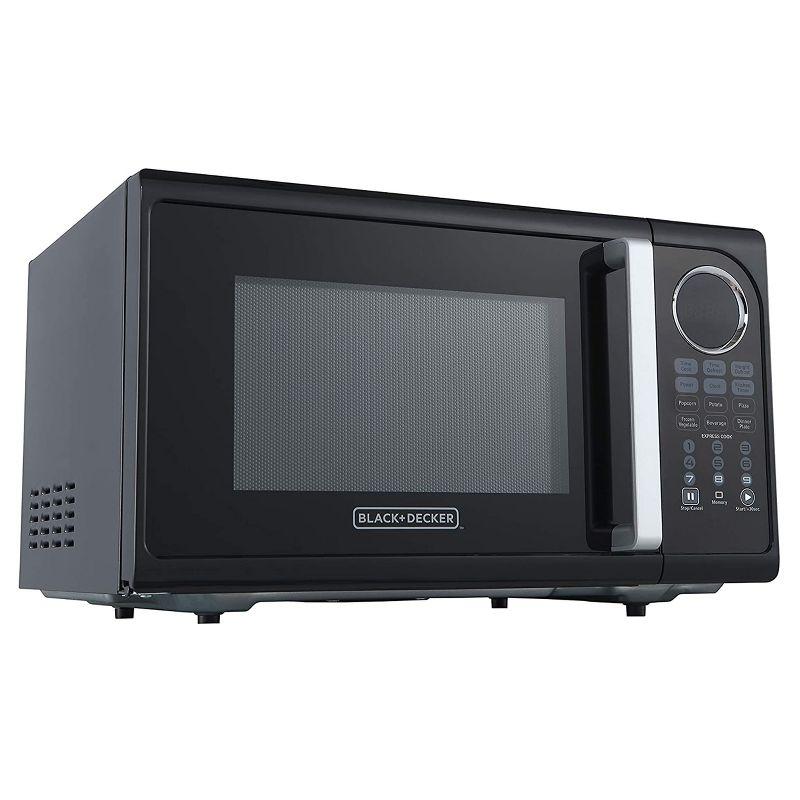 Black+Decker 0.9 Cubic Feet 900 Watt Countertop Microwave