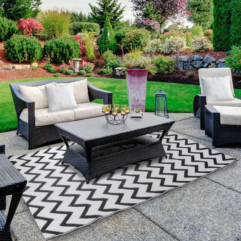 4' x 6' Black and White Chevron Rectangular Outdoor Area Rug