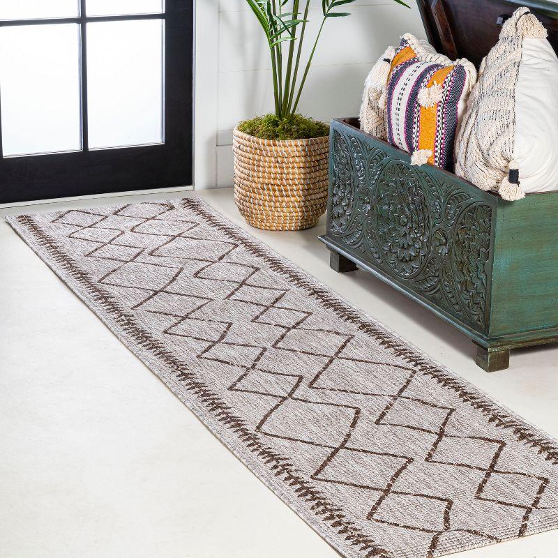 Derya Diamond Trellis Indoor/Outdoor Area Rug - JONATHAN Y