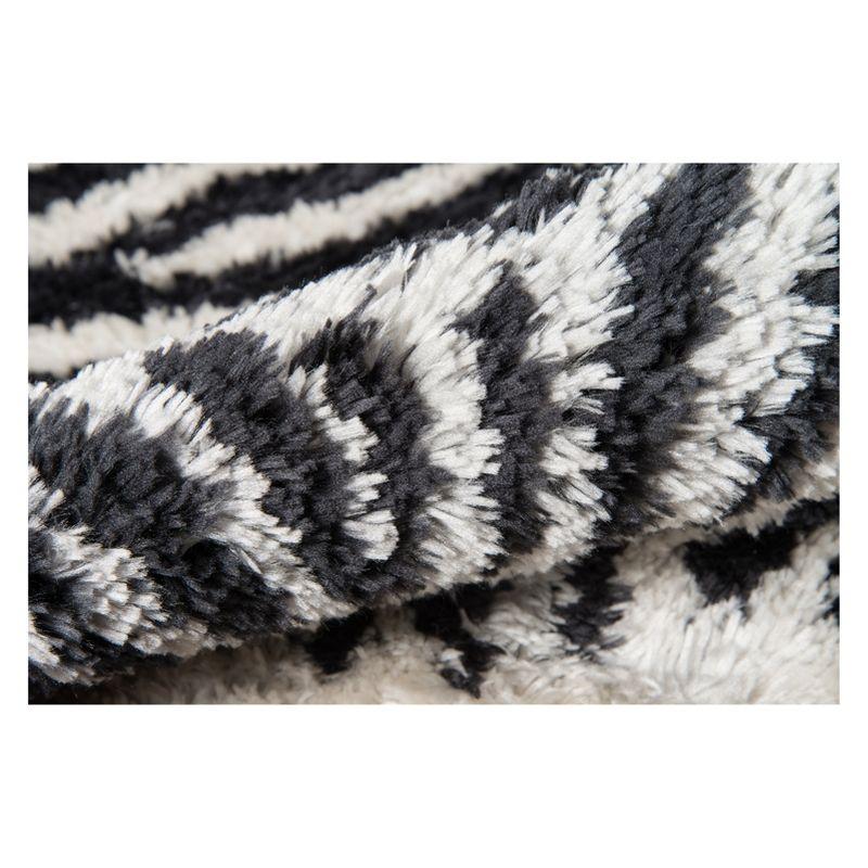 Novelty Khalhari Animal Print Handmade Tufted Black/White Area Rug