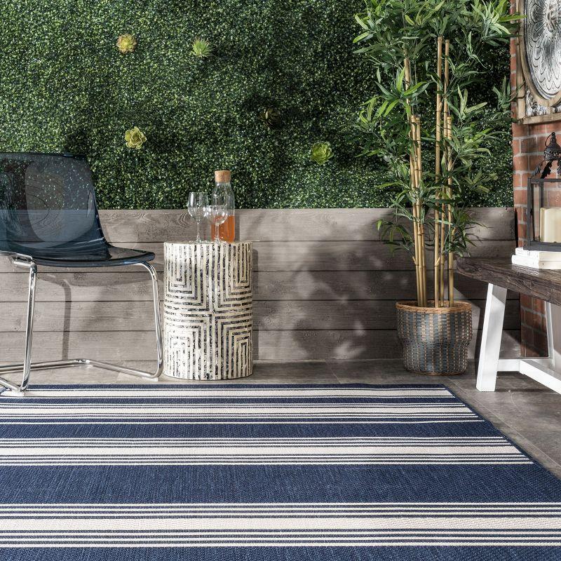 Nuloom Romy Striped Indoor/Outdoor Area Rug, Round 6' 7", Navy