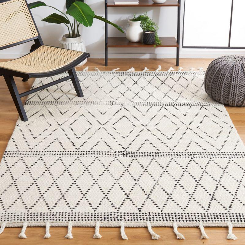 Casablanca CSB491 Hand Woven Area Rug - Ivory/Black - 3'x5' - Safavieh.