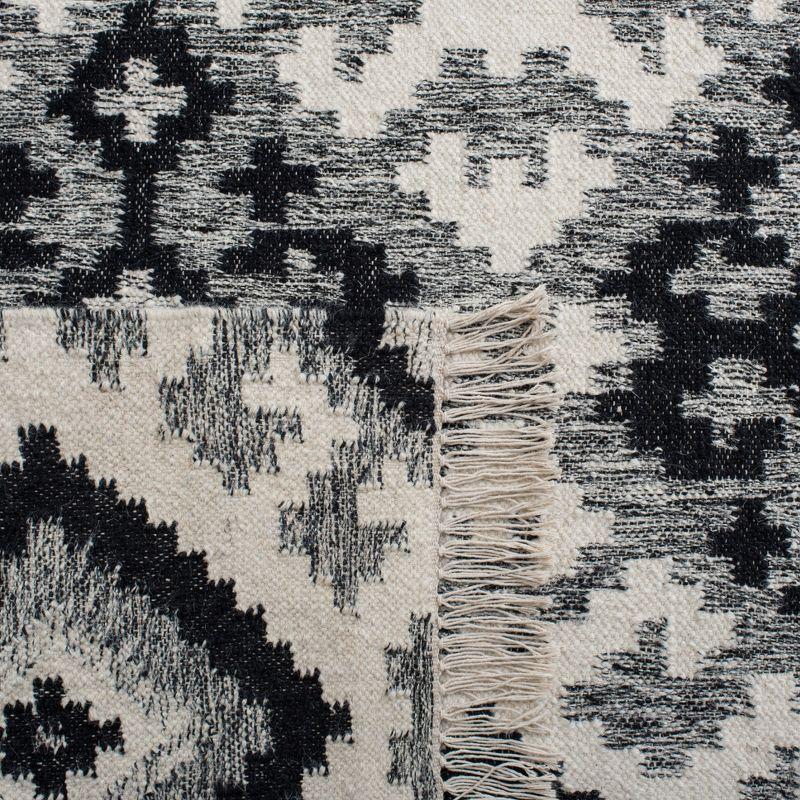 Kilim KLM528 Hand Loomed Area Rug - Ivory/Black - 4'x6' - Safavieh.