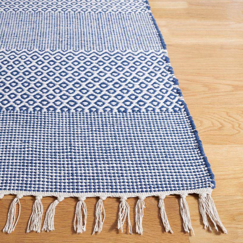 Montauk MTK330 Hand Woven Indoor Accent Rug - Ivory/Navy - 4'x4' - Safavieh