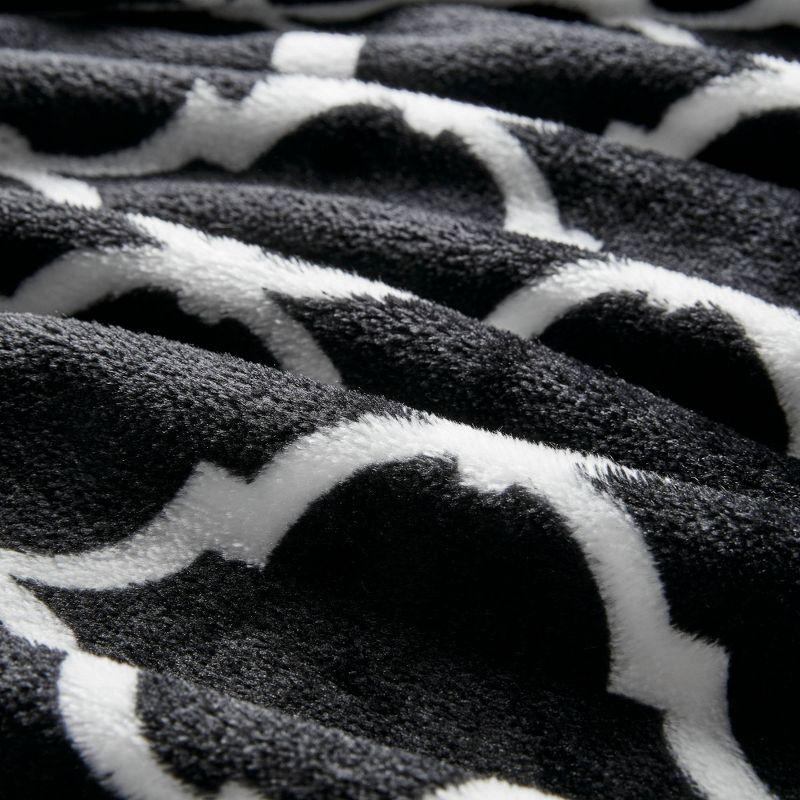 Black and White Ogee Plush Oversized Throw Blanket