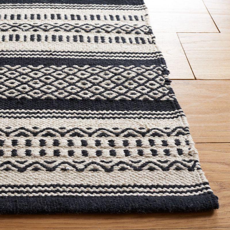 Montauk MTK728 Power Loomed Area Rug  - Safavieh