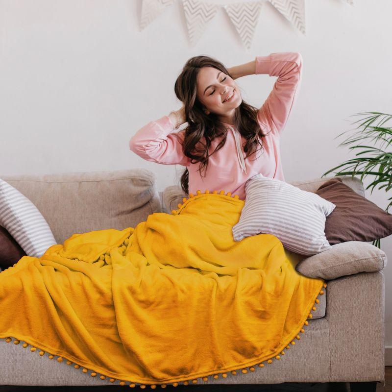 Pavilia Hand Woven Throw Blanket