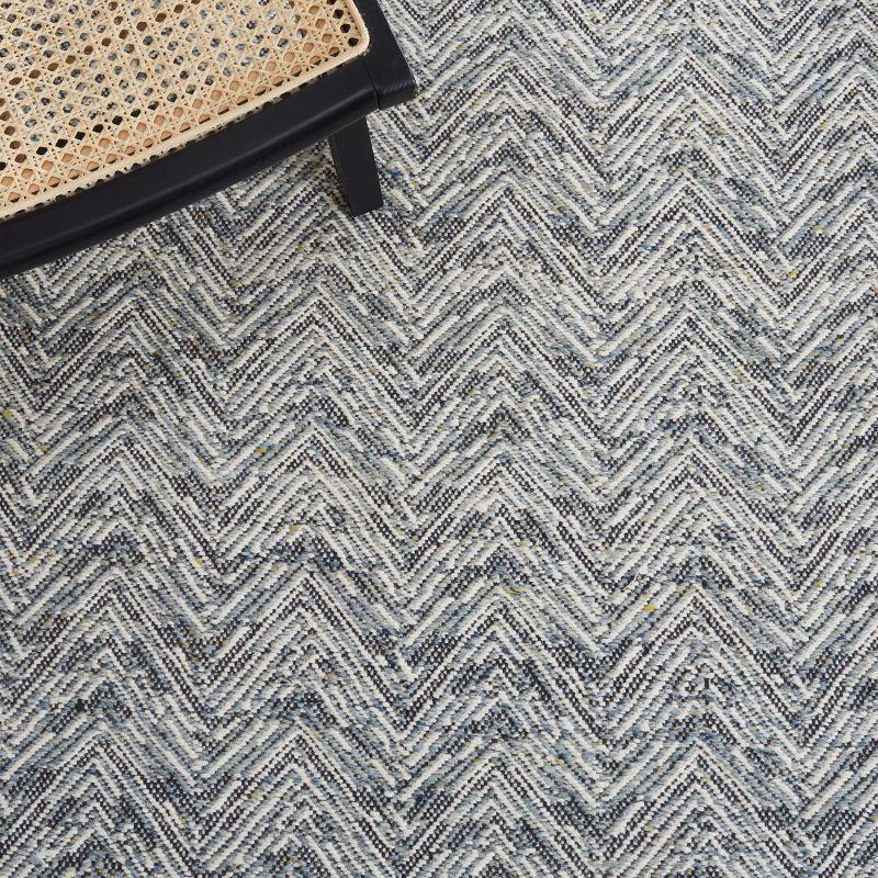 Kilim KLM401 Hand Woven Area Rug - Grey - 4'x6' - Safavieh