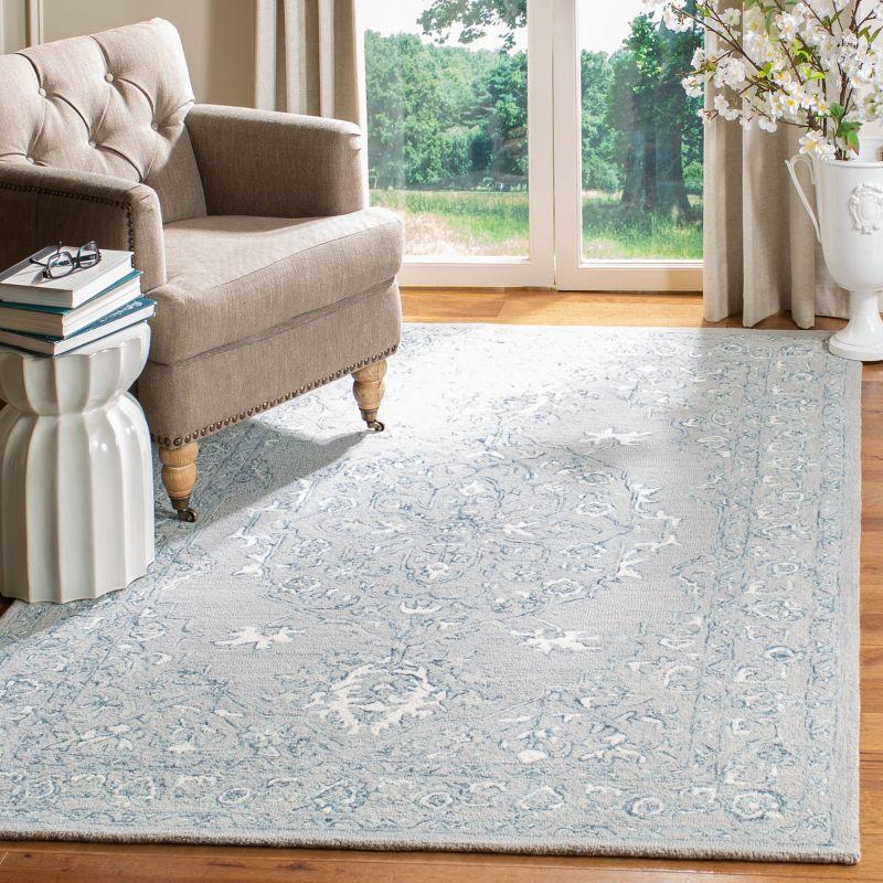 Micro-Loop MLP504 Hand Tufted Indoor Accent Rug - Light Grey/Ivory - 4'x6' - Safavieh