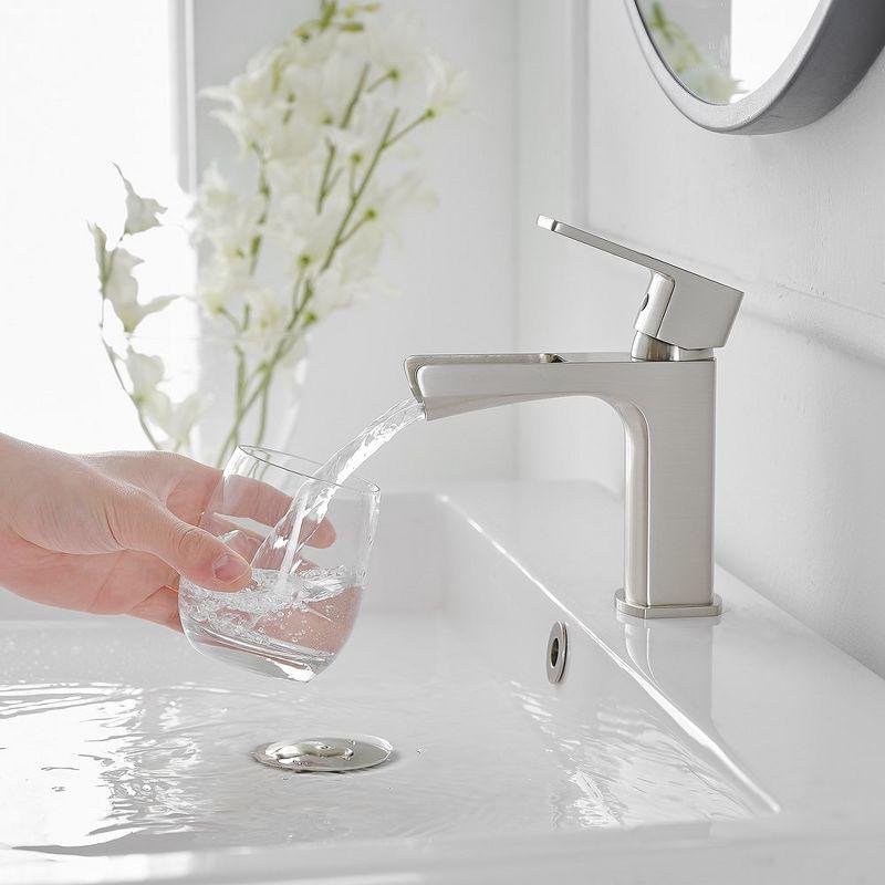 Single-Hole Single-handle Bathroom Faucet with Drain Assembly