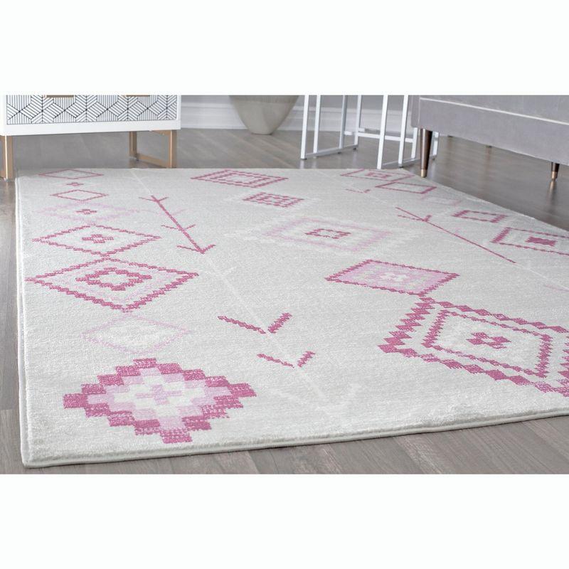 Soleil 8' Round Heather Gray and Pink Moroccan Diamond Rug