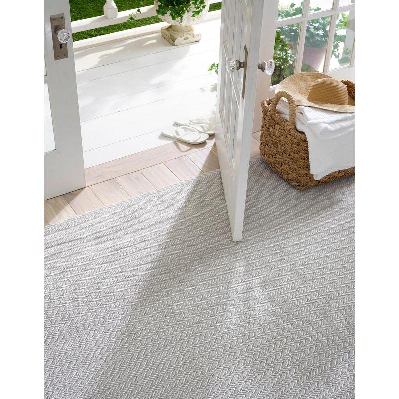 Herringbone Pearl Grey/White Handwoven Indoor/Outdoor Rug