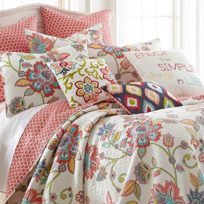 Reversible Full Cotton Quilt Set in White with Floral Design