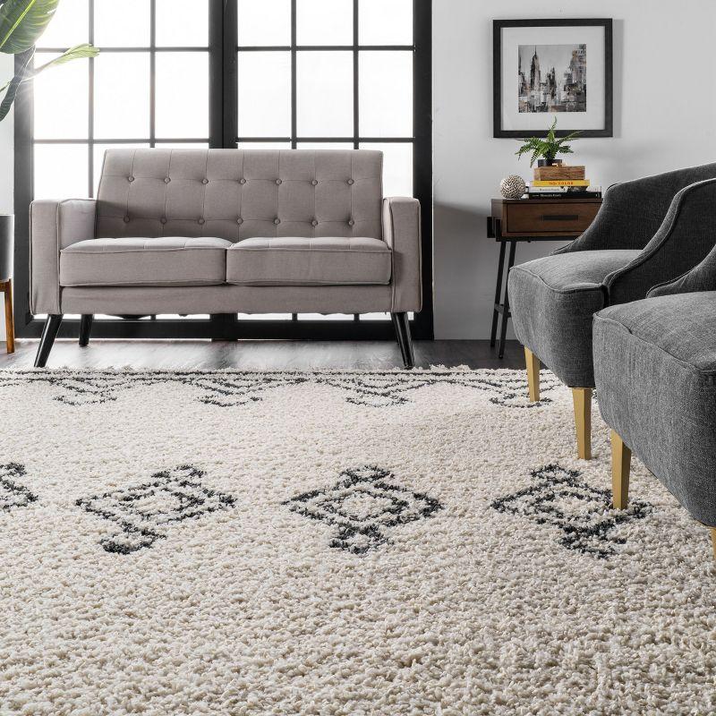 Off-White Geometric Braided Shag Square Rug, Easy Care 5'