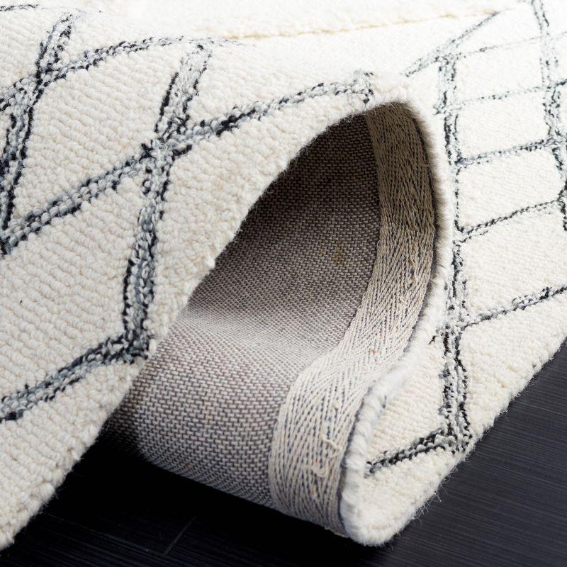 Casablanca CSB990 Hand Tufted Runner Rug - Ivory/Black - 2'3"x8' - Safavieh.