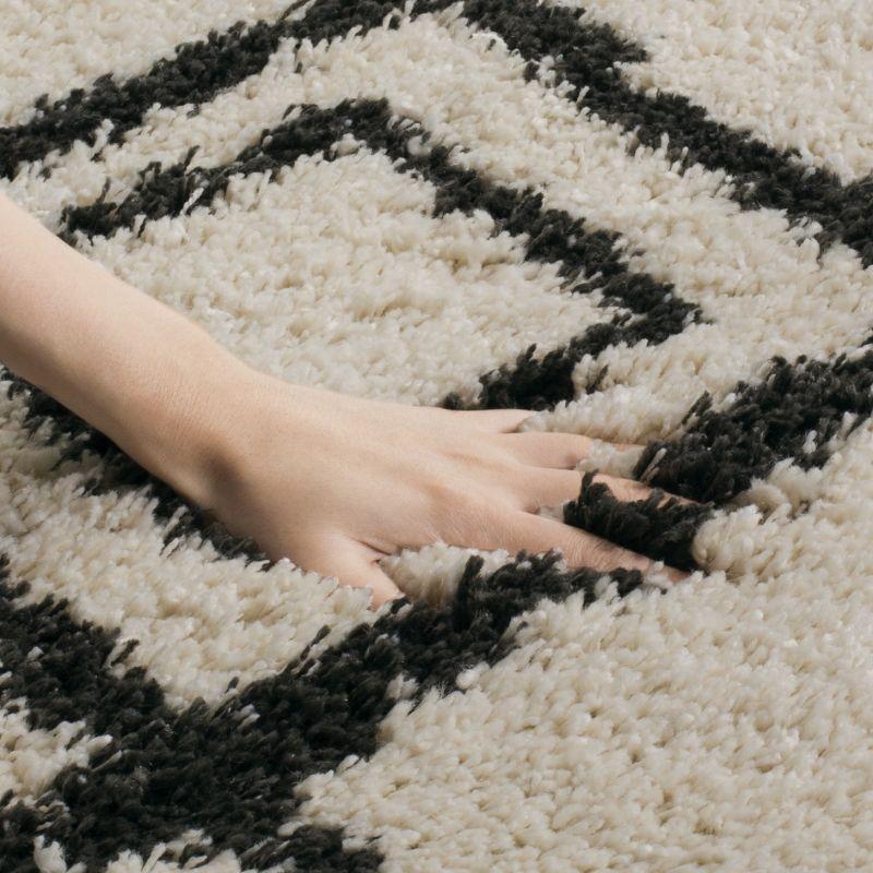 Moroccan Fringe Shag 200 MFG244 Machine Made Indoor Area Rug - Cream/Charcoal - 4'x6' - Safavieh