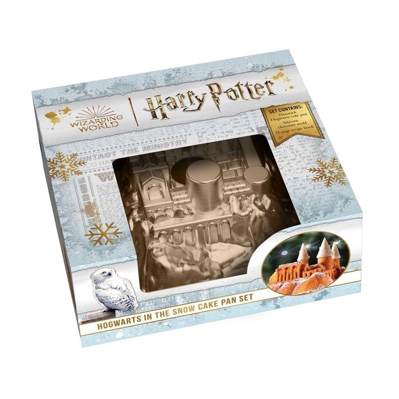 Harry Potter: Hogwarts In The Snow Cake Pan Set By Insight Editions