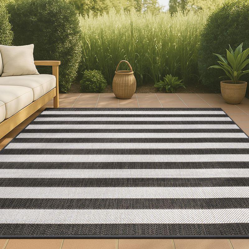 4' x 6' Negril Two-Tone Wide Stripe Indoor/Outdoor Area Rug, Black/Cream - JONATHAN Y