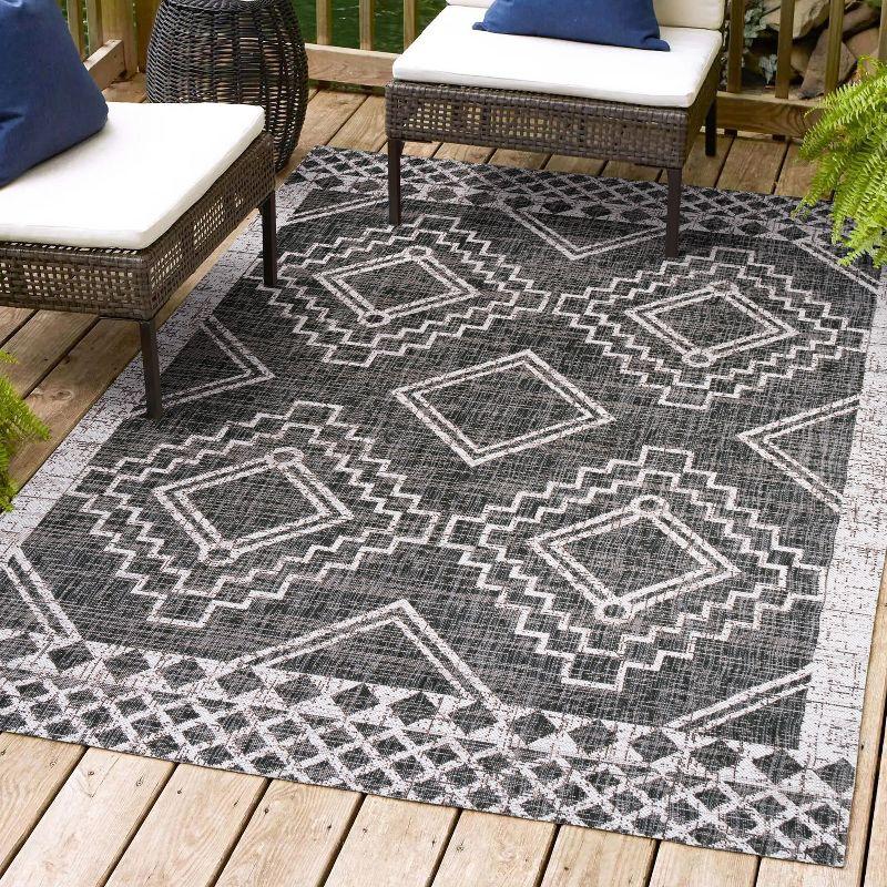 5'x8' Marokko Diamond  Medallion Indoor/Outdoor Area Rug, Black/Ivory - JONATHAN Y