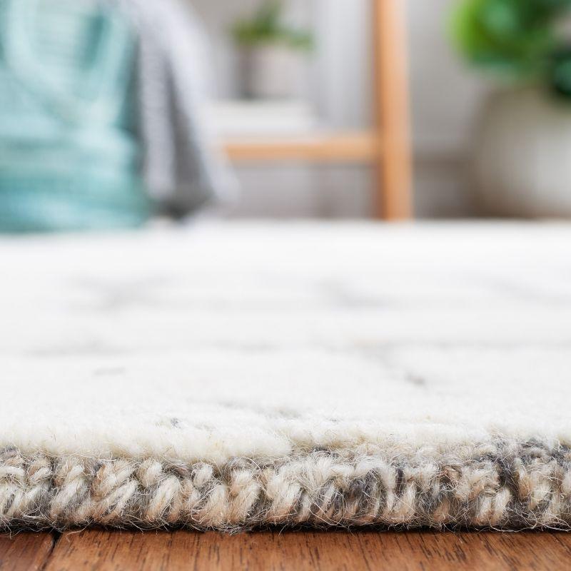 Martha Stewart Rugs Martha Stewart 4533 Hand Tufted Wool/Cotton Rug in Light Gray/Ivory