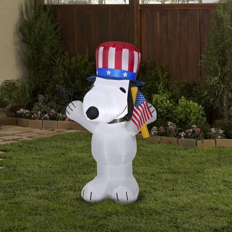 Peanuts Patriotic Snoopy with Hat and Flag Inflatable