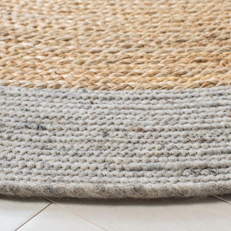 Braided BRD910 Hand Woven Indoor Area Rug - Silver/Natural - 5' Round - Safavieh