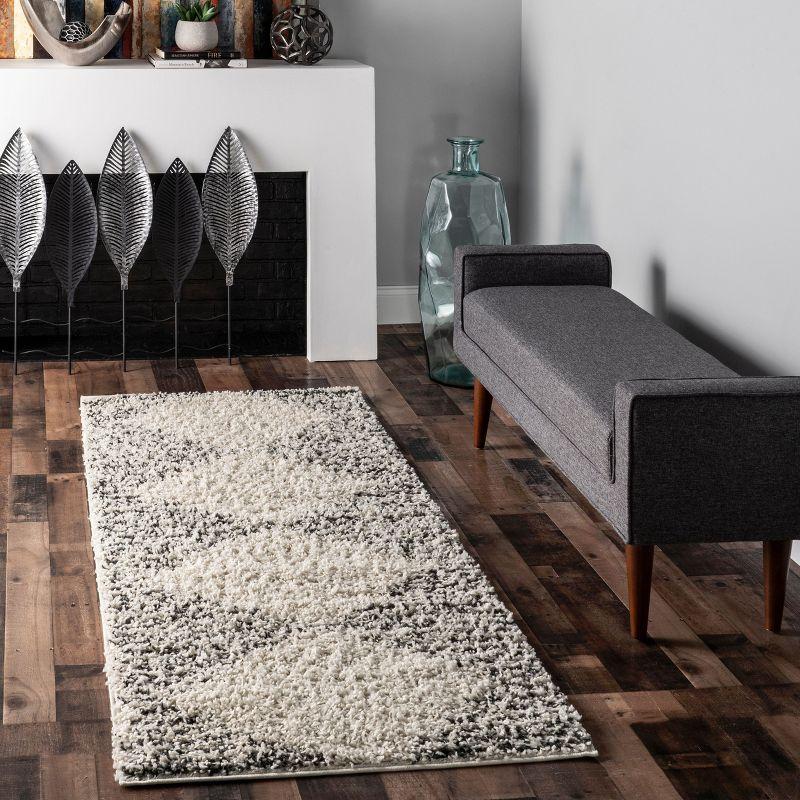 Nuloom Scarlette Diamond 2x6 Runner Shag Indoor Area Rug for Living Room Bedroom Dining Room Nursery Entryway Hallway, Off White/Charcoal