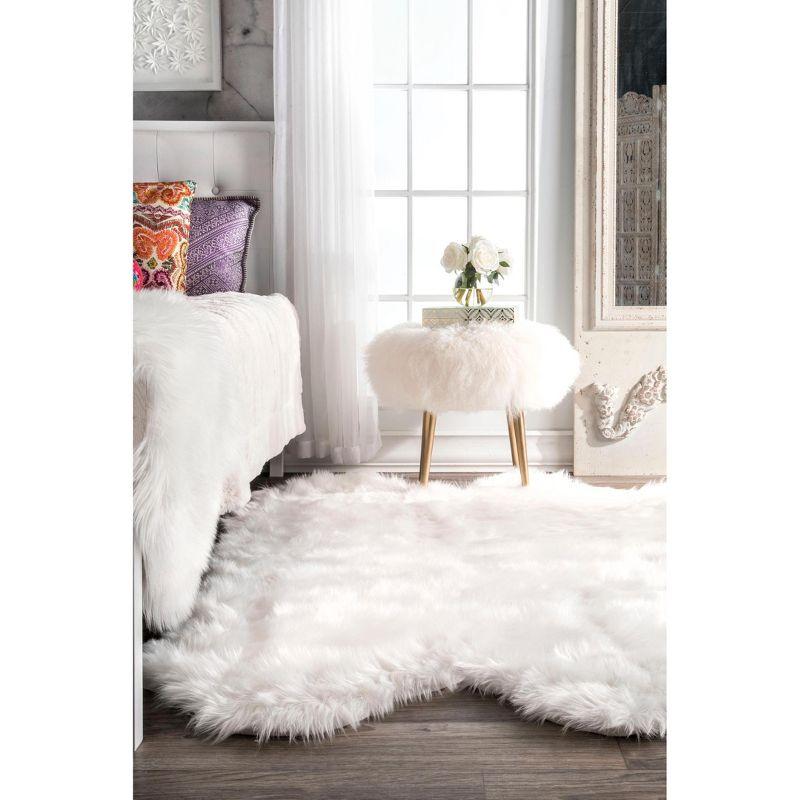 Nuloom Deonna Animal Print Shaped 5x6 Shag Indoor Area Rug for Living Room Bedroom Dining Room Nursery, White