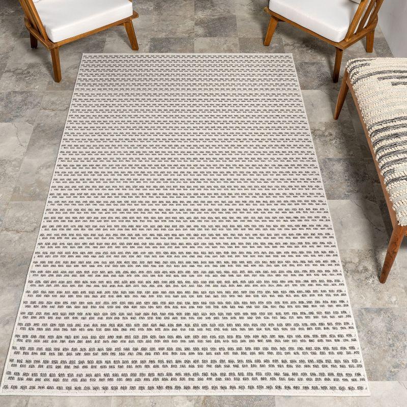 Ivory Geometric Patterned Indoor/Outdoor Synthetic Area Rug