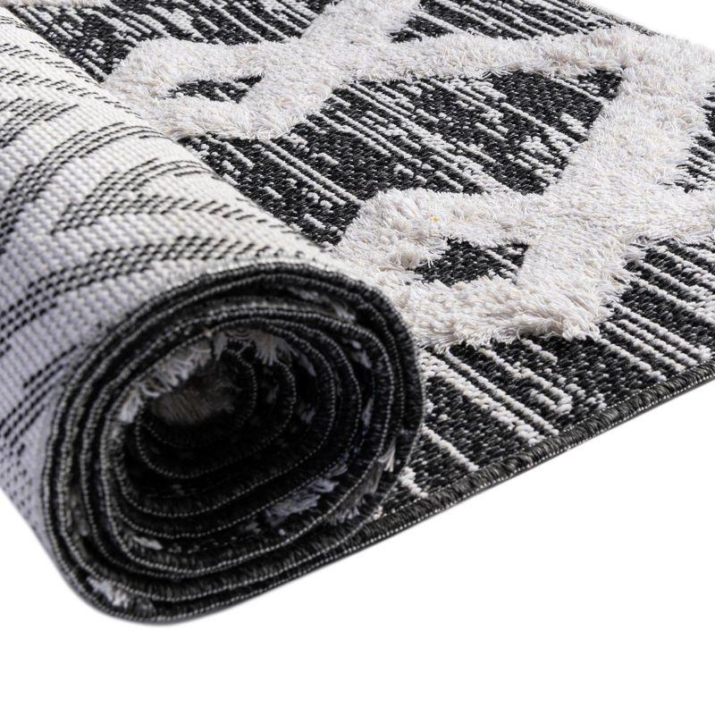 Casa Black and Ivory Geometric Cotton 4'5" x 6' Area Rug