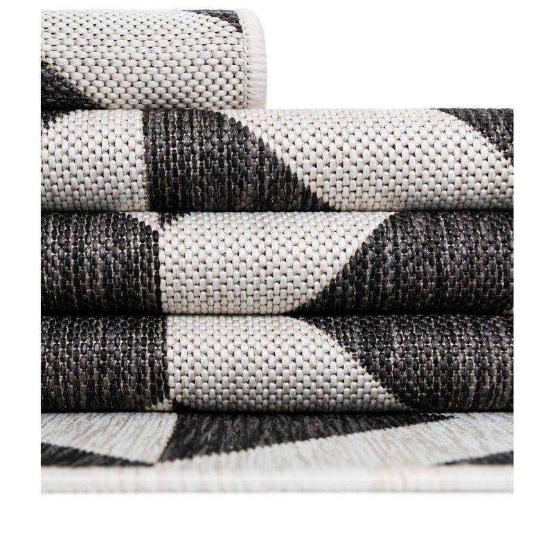 Jill Zarin 4' 0 x 4' 0 Round Indoor/Outdoor Charcoal Gray Area Rug