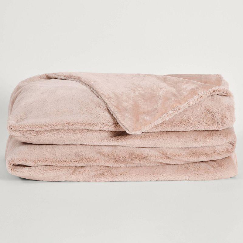 Cozy Cloud Oversized Faux Fur Weighted Throw for Family Nights