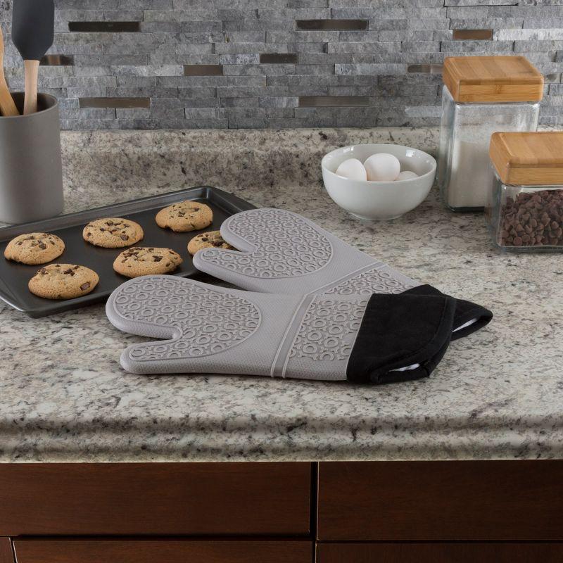 Hastings Home Extra-Long Silicone Oven Mitts - Heat-Resistant and Waterproof Potholders with Quilt Lining and 2-Sided Textured Grip