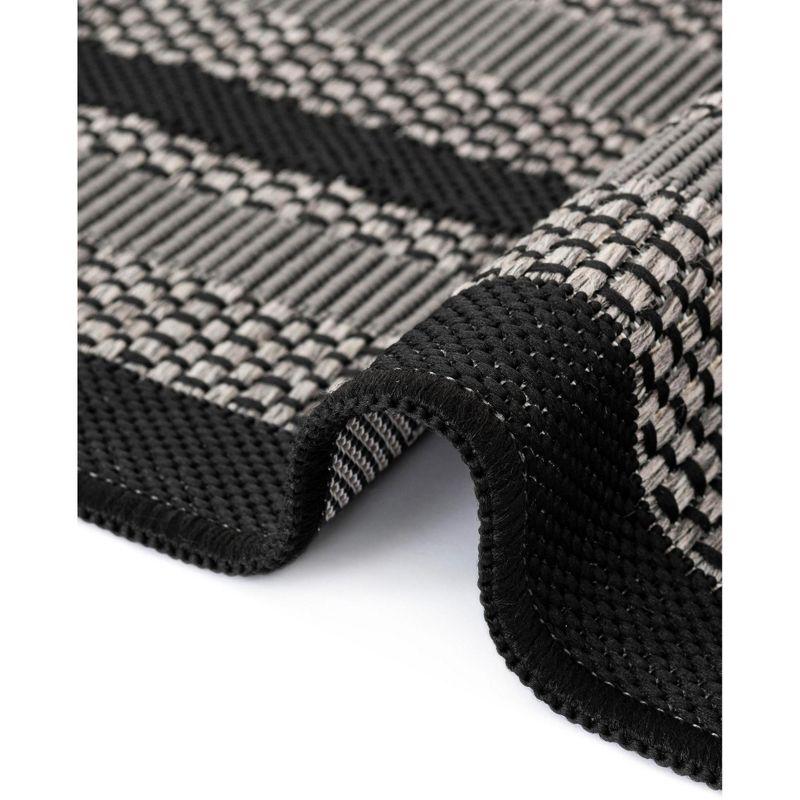 Unique Loom 2' 2 x 3' 0 Gray Outdoor Border Multi Border Area Rug