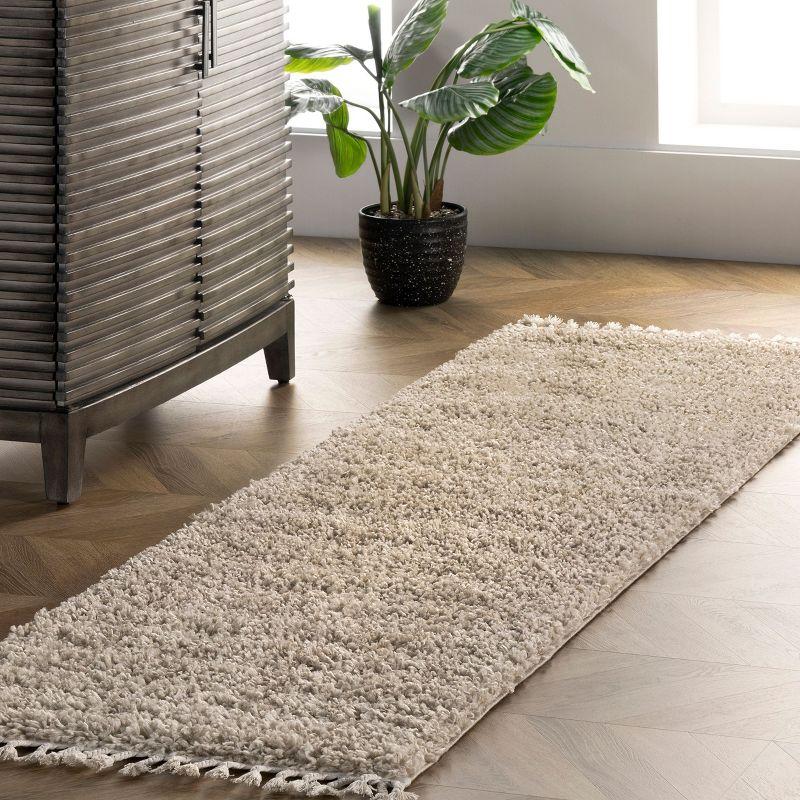 Nuloom Neva Solid 2x6 Runner Shag Indoor Area Rug for Living Room Bedroom Dining Room Nursery Entryway Hallway, Beige/Ivory