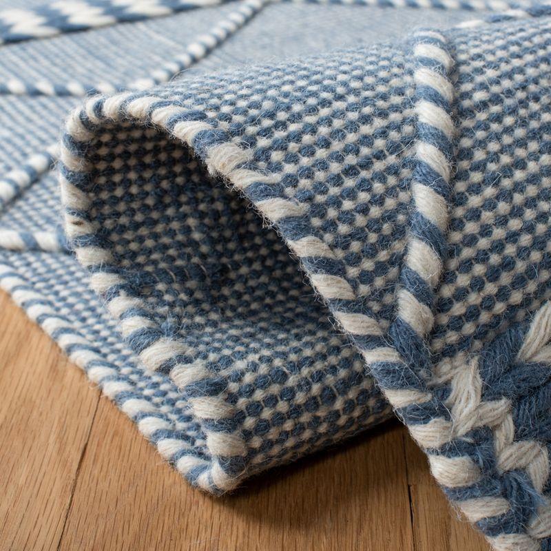 Casablanca CSB575 Hand Loomed Area Rug - Blue/Ivory - 6'x9' - Safavieh.